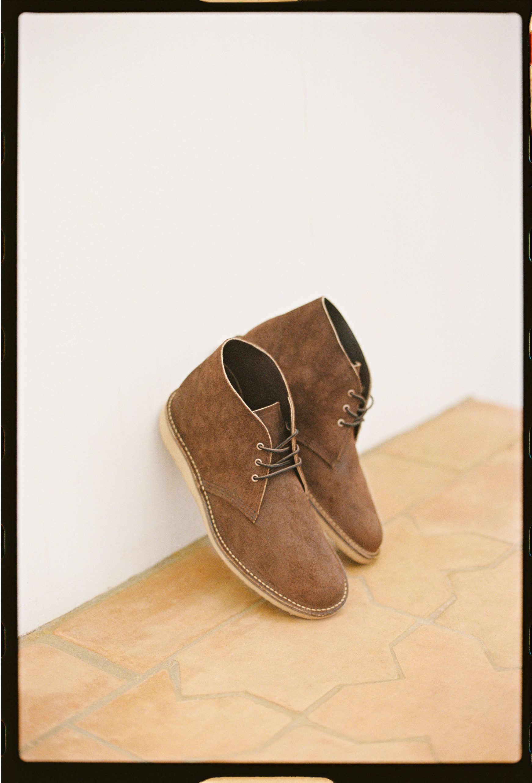 Weekender Chukka - 3315 Chocolate Muleskinner - Image 3